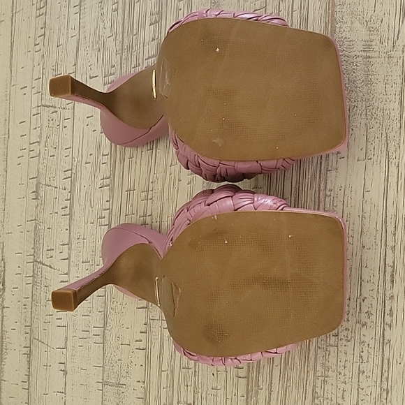 Beautiful  9 West Mules - Picture 4 of 4